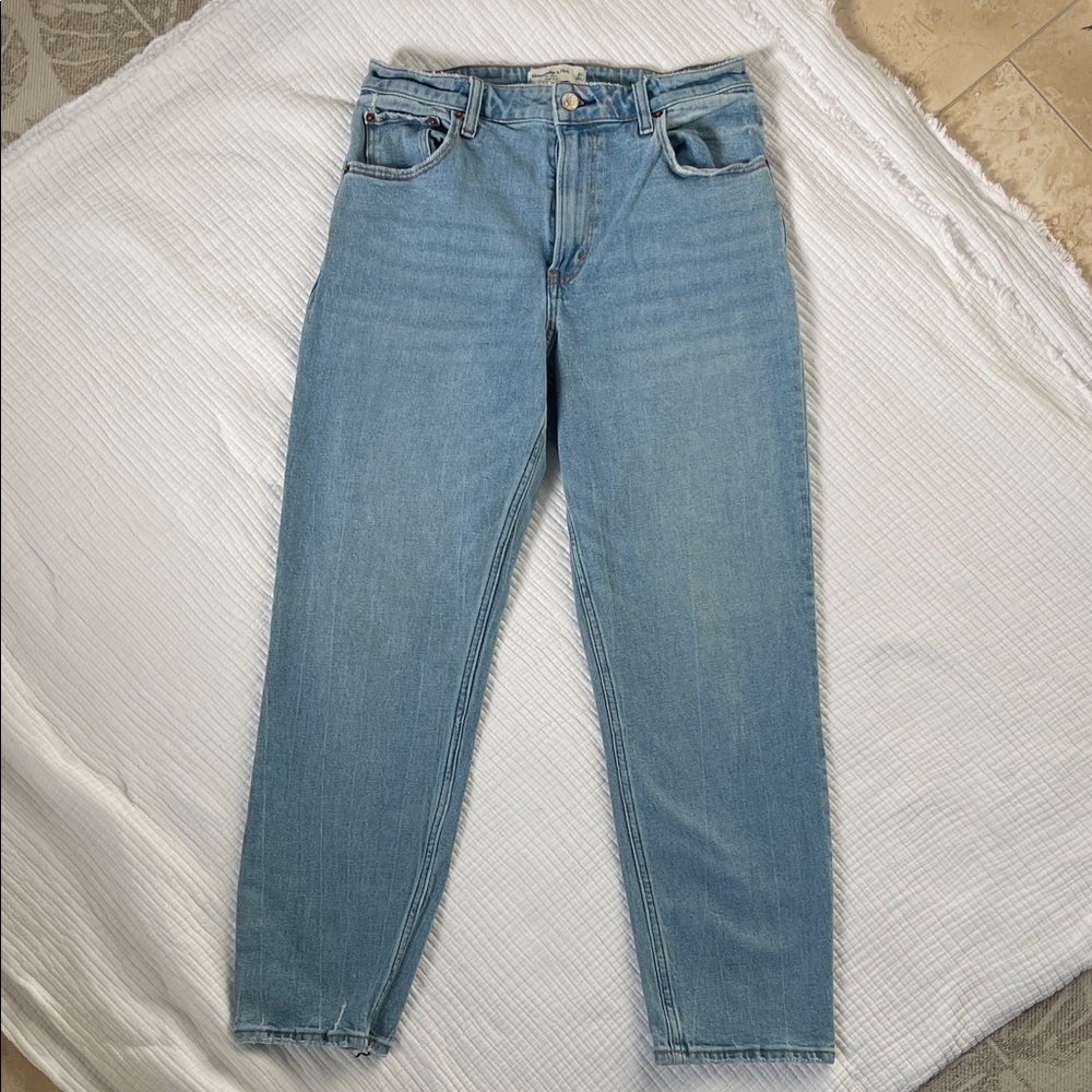 Abercrombie & Fitch Curve Love High-Rise The Mom Jean